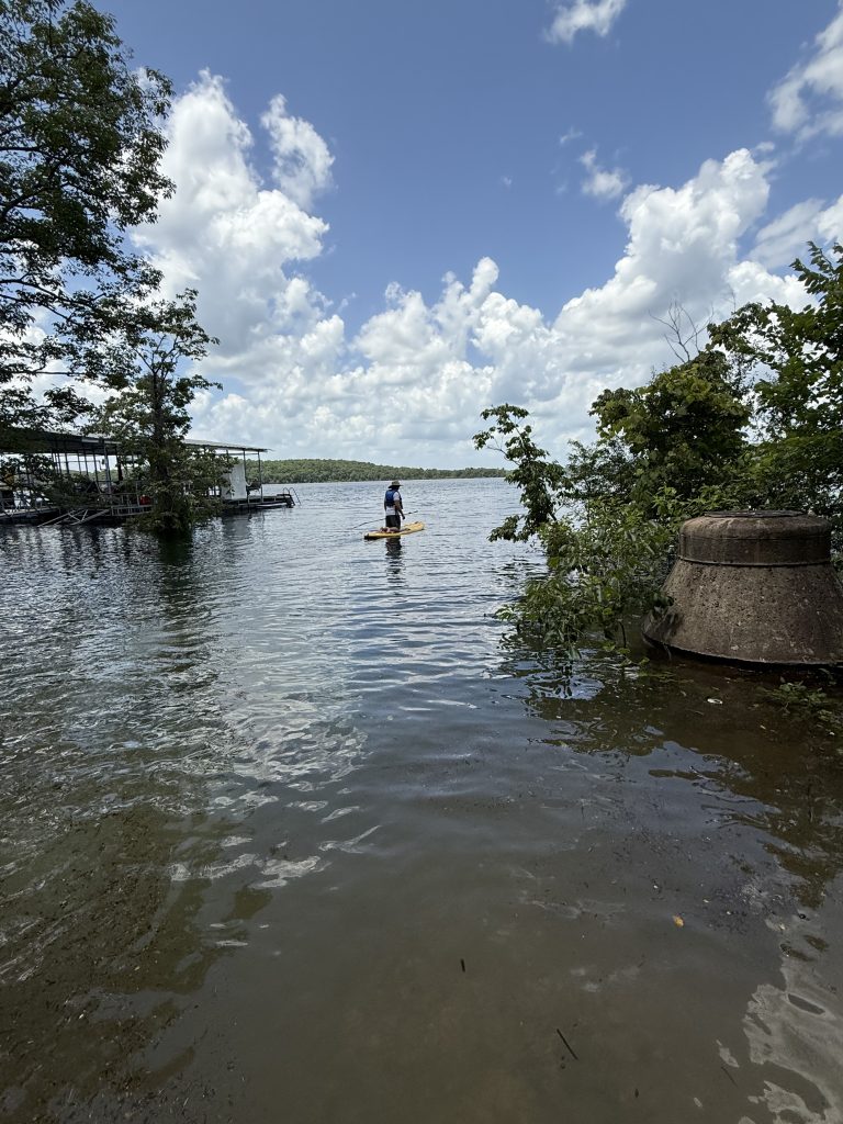 Fishing and kayaking on Bull Shoals Lake